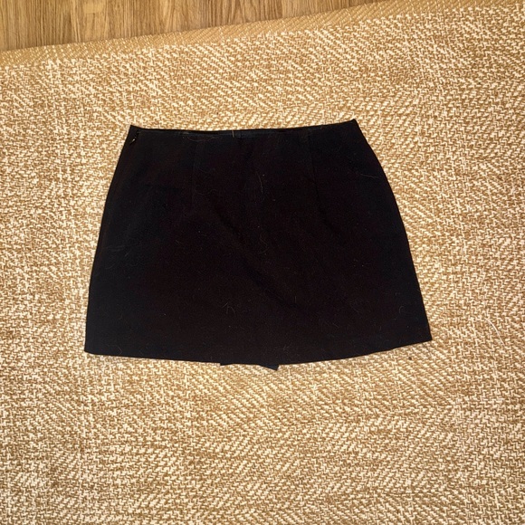 Abercrombie Black Mini Skort- Size Medium - Picture 9 of 10